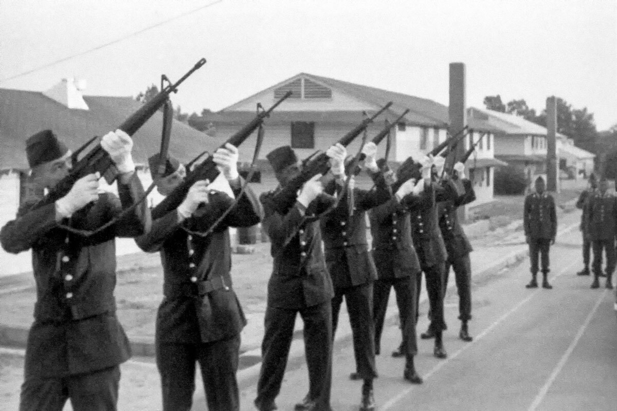 21 Gun Funeral Salute Practice